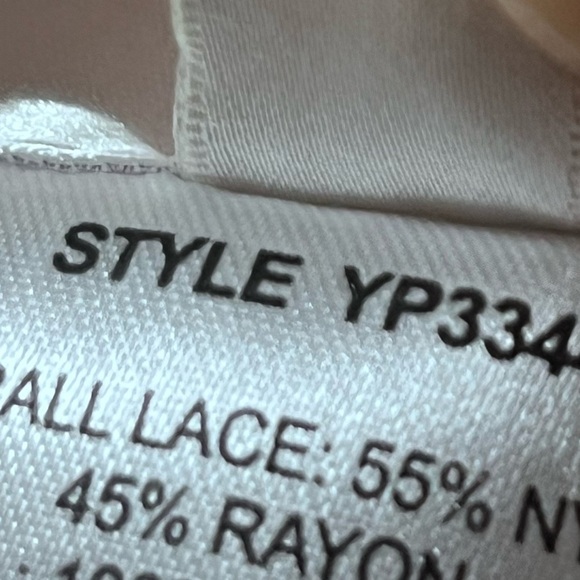 David's Bridal YP3344 Elegant White Lace Gown Sz 8 Women - Picture 13 of 14